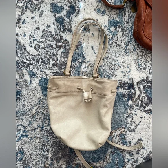 HOBO | Bags | Cream Hobo Shoulder Bagbackpack | Poshmark display picture 2